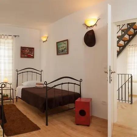 Dom wakacyjny Romantic Donje Selo na Šolti